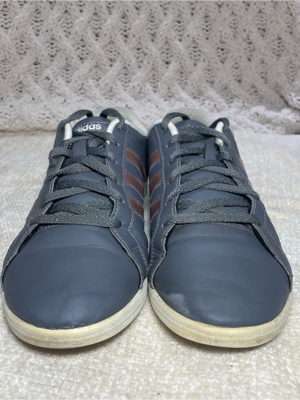 Adidas Girl/Women Gray Sneakers with Rose Gold Stripes size 6.5 - Picture 5 of 9